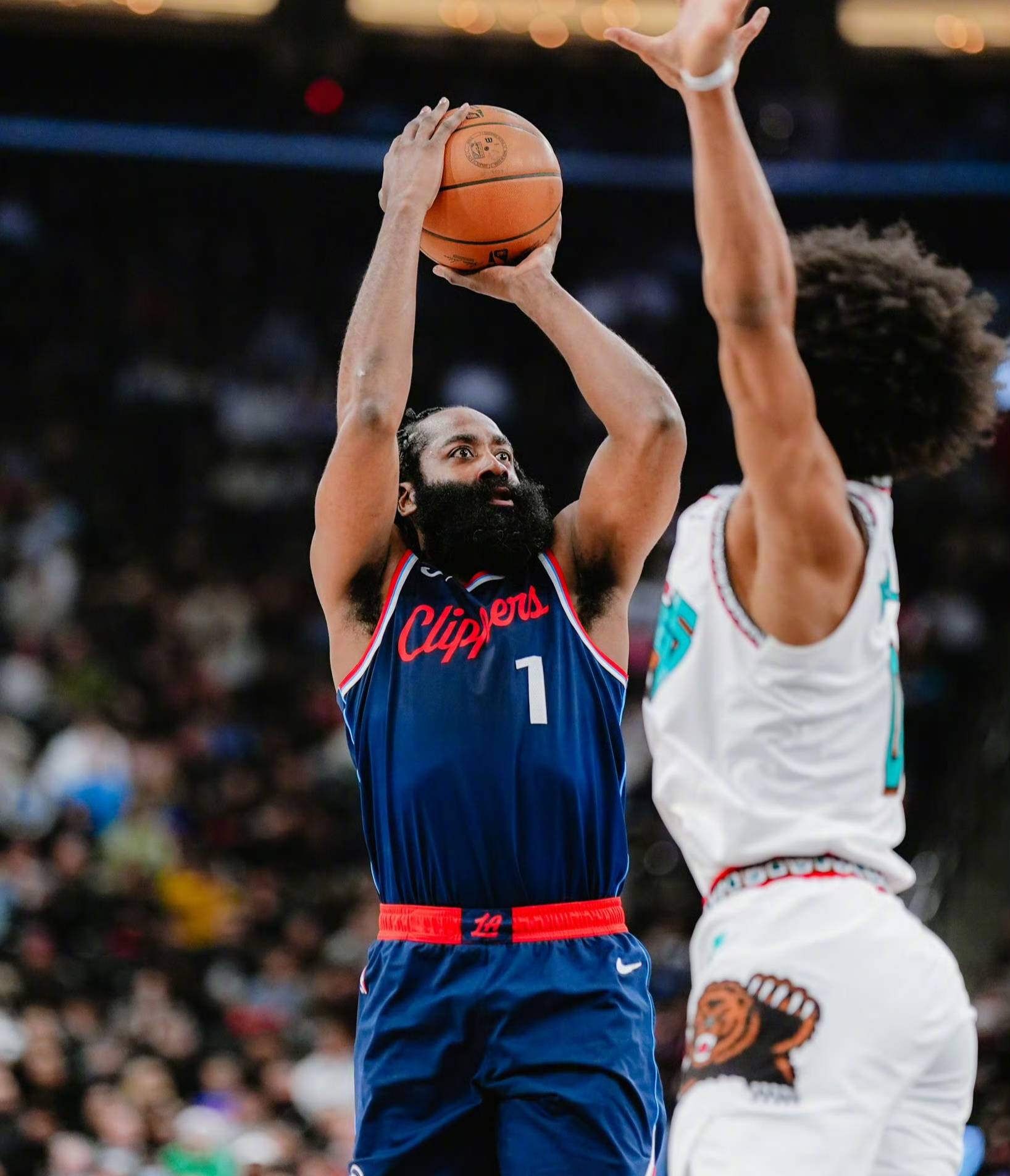 星空体育官网-包含洛杉矶快船转会期调整名单风云突变拉齐奥清晨复出首秀，里程碑夜里尔止住颓势看傻球迷的词条